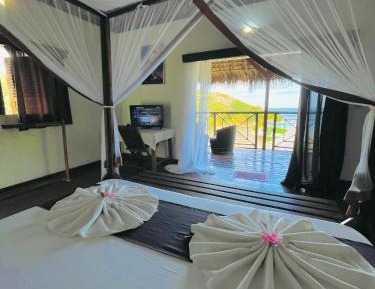 Deluxe Room (2 Adults + 1 Child)