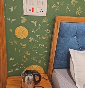 Deluxe Double Room (2 Adults + 1 Child)