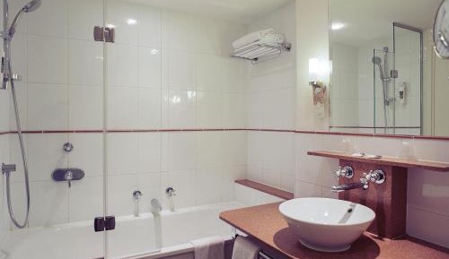 Standard room with 2 Single size beds 