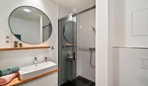 One-Bedroom Apartment with Balcony