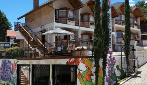 Deluxe Chalet with Hot Tub