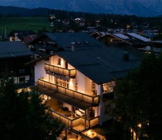 Apartment with Mountain View