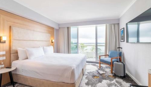 Deluxe King Room with Bay View