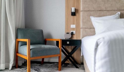 Superior King Room with City View