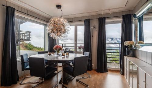 Three-Bedroom Apartment with Mountain View