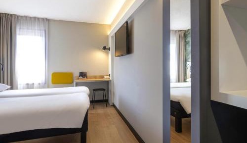 Triple Room with One Double and Single Bed or Three Single Beds