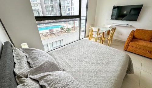 Apartment with Pool View 