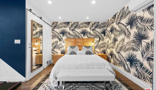 Queen Room with Pool View