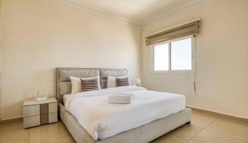 Three-Bedroom Apartment with Balcony
