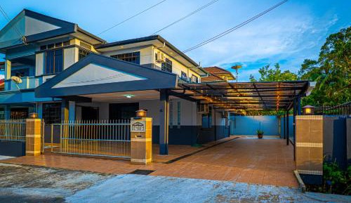 Four-Bedroom Holiday Home