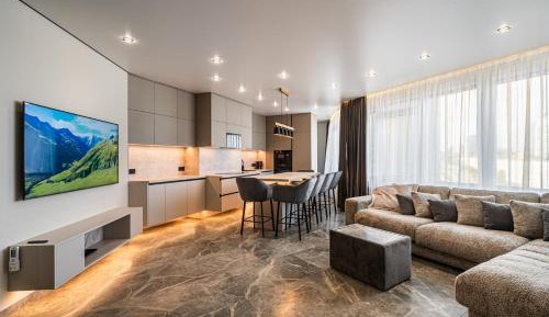Three-Bedroom Apartment with Balcony