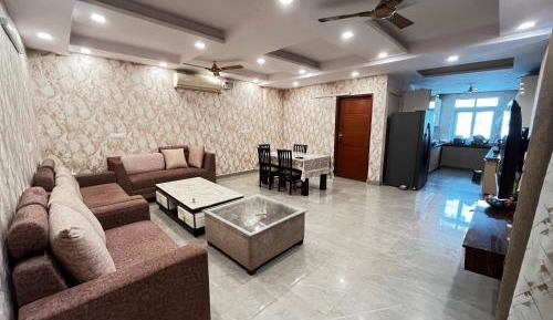 Four-Bedroom Apartment with Balcony 