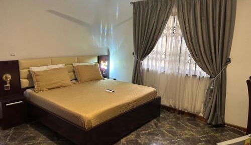 Standard Queen Room