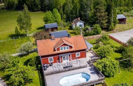 Villa with Garden View