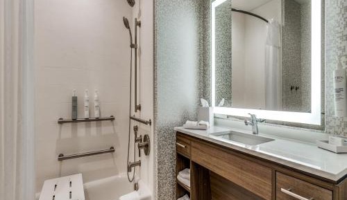 King Studio Suite with Accessible Tub - Mobility Access