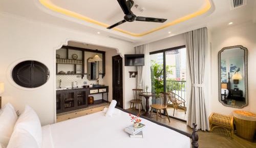 Deluxe Double Room with Balcony