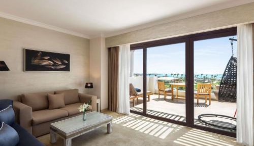 Deluxe King Suite with Sea View