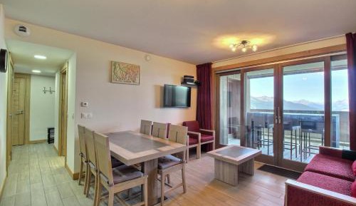 Two-Bedroom Apartment with Mountain View