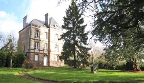 Holiday Home (12 Adults)