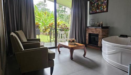 Deluxe Suite with Spa Bath