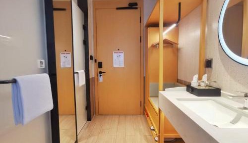 King Room - Mobility Accessible 