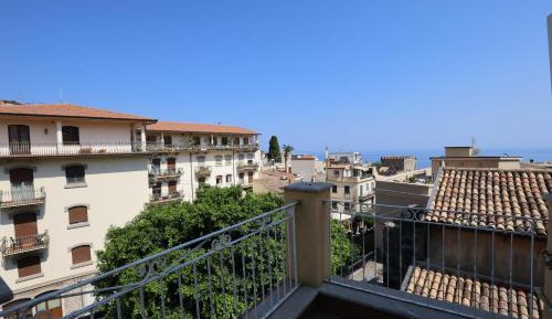 One-Bedroom Apartment with Balcony