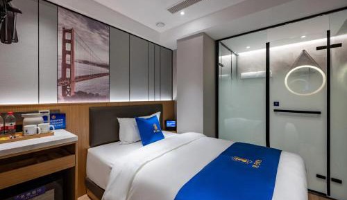 Standard Queen Room