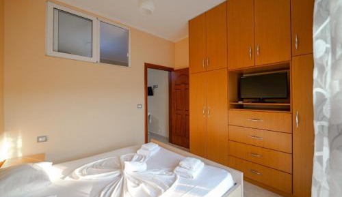 One-Bedroom Apartment with Balcony