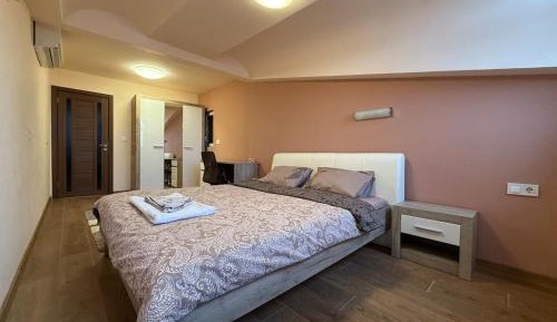 Two-Bedroom Deluxe Apartment with Balcony