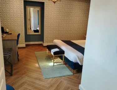 Queen Room with Garden View