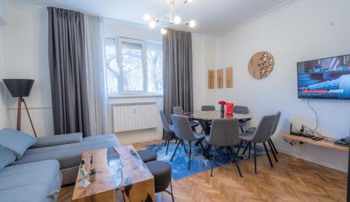 Two-Bedroom Deluxe Apartment with Garden View