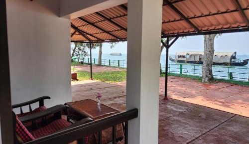  Lake Facing Cottage