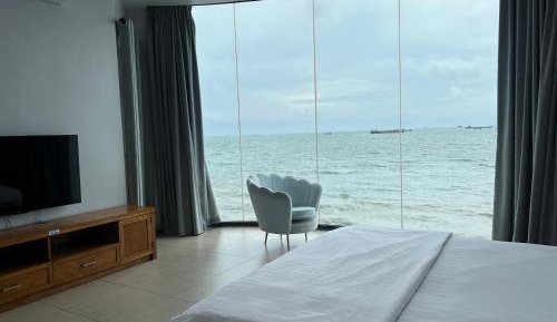 One-Bedroom Apartment - Oceanfront