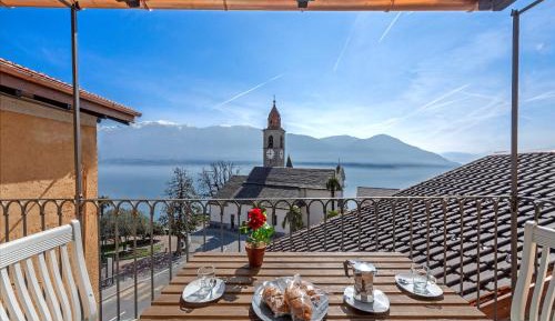 Two-Bedroom Apartment with Lake View