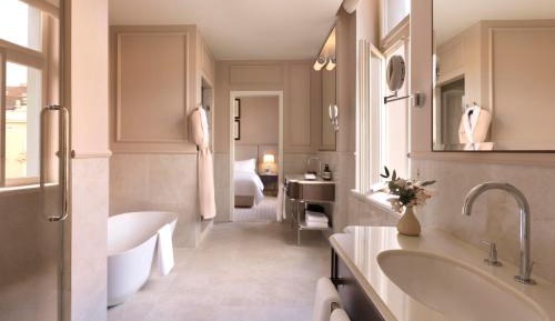 Grand Deluxe Suite