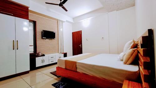 King Room with Mountain View