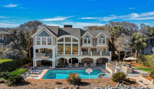 Six-Bedroom Holiday Home
