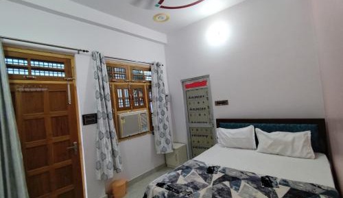 Deluxe Room (2 Adults + 1 Child)