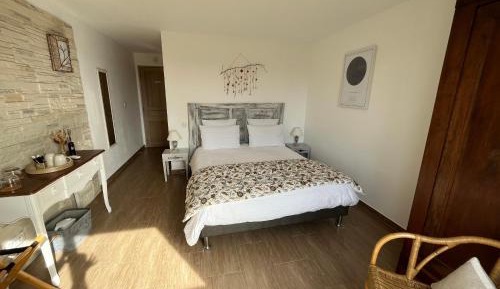 Queen Room with Pool View