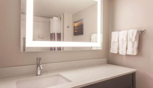 Deluxe Queen Room with Two Queen Beds - Non-Smoking