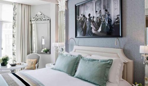 Luxury Room - 1 Queen Bed 