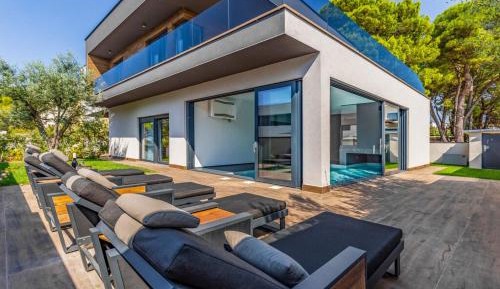 Villa with Sea View