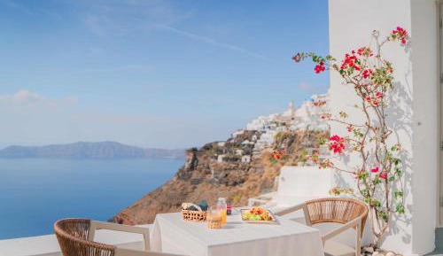 Honeymoon Cave Suite with Outdoor Hot Tub