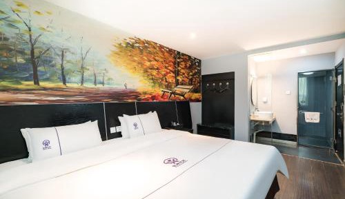 Queen Room