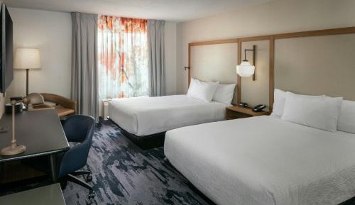 Queen Room with Two Queen Beds and Adapted Tub - Mobility Accessible