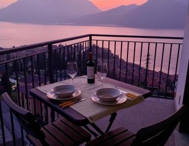 Two-Bedroom Apartment with Lake View