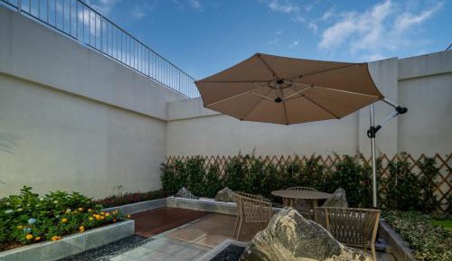 King Suite with Garden View