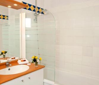 One-Bedroom Apartment (4 Adults)