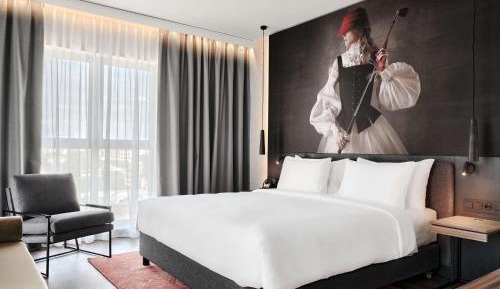 Corner Suite
