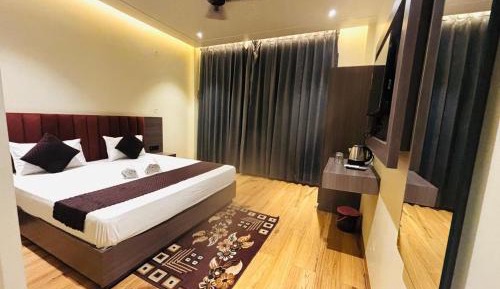 Deluxe Double Room (2 Adults + 1 Child)